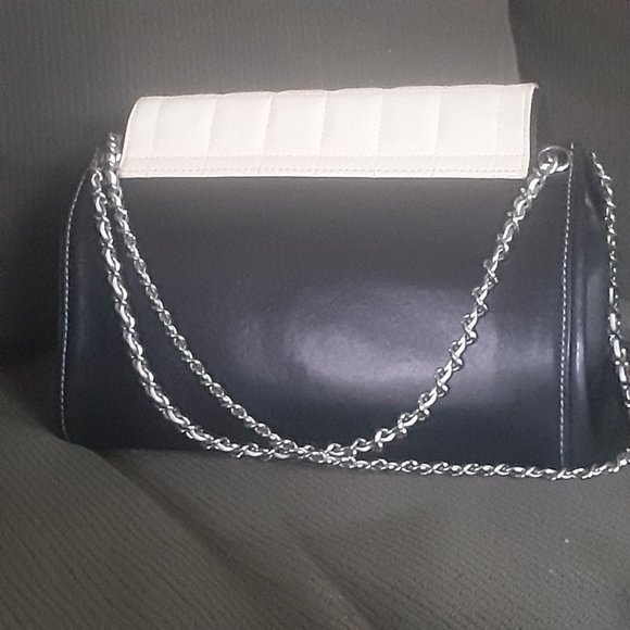 Chanel Lambskin//Patent Flap  2.55 Chain Shoulder Bag 2000-2002 - Picture 11 of 16